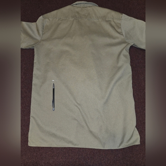 Dickies Classic Workshirt Men's Size Medium Khaki Has Small Hole & Stains - Picture 10 of 10